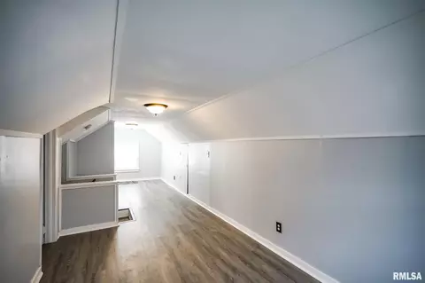 Entry Way - 208 E Pine St, Metamora, IL 61548 photo 2 of 3