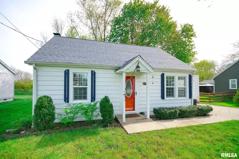 Exterior - 208 E Pine St, Metamora, IL 61548 photo 5 of 15