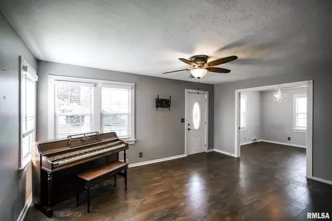 Living - 208 E Pine St, Metamora, IL 61548 photo 1 of 1
