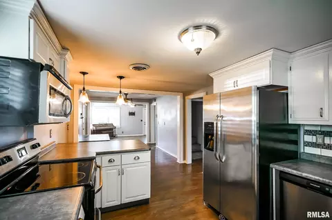Kitchen - 208 E Pine St, Metamora, IL 61548 photo 10 of 13