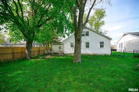 Exterior - 208 E Pine St, Metamora, IL 61548 photo 14 of 15