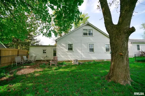 Exterior - 208 E Pine St, Metamora, IL 61548 photo 11 of 15