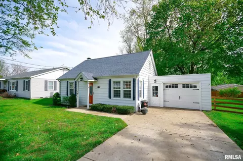 Exterior - 208 E Pine St, Metamora, IL 61548 photo 7 of 15
