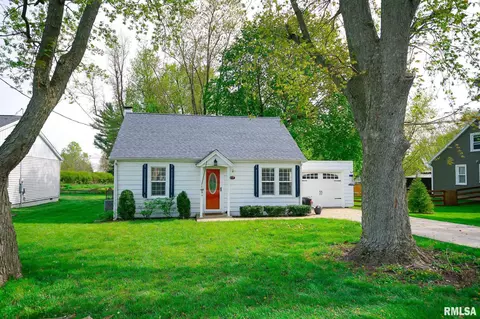 Exterior - 208 E Pine St, Metamora, IL 61548 photo 3 of 15