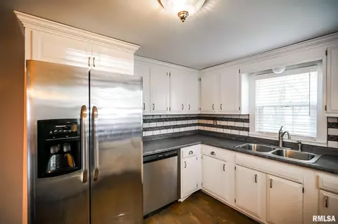 Kitchen - 208 E Pine St, Metamora, IL 61548 photo 11 of 13