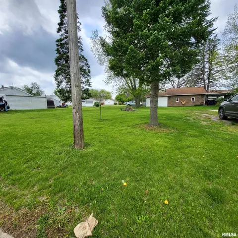 1058 Elm St, Canton, IL 61520 photo 5