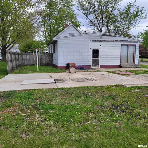 1058 Elm St, Canton, IL 61520 photo 7