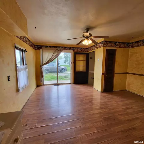 1058 Elm St, Canton, IL 61520 photo 16