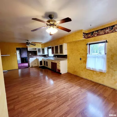 1058 Elm St, Canton, IL 61520 photo 12