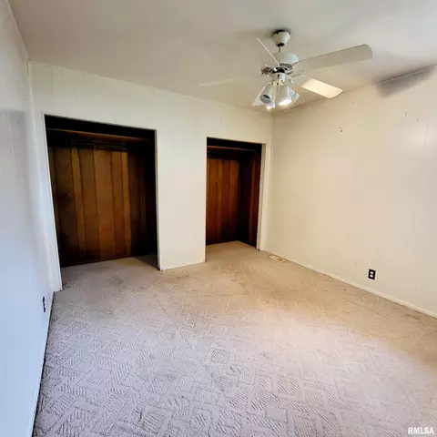 1058 Elm St, Canton, IL 61520 photo 28