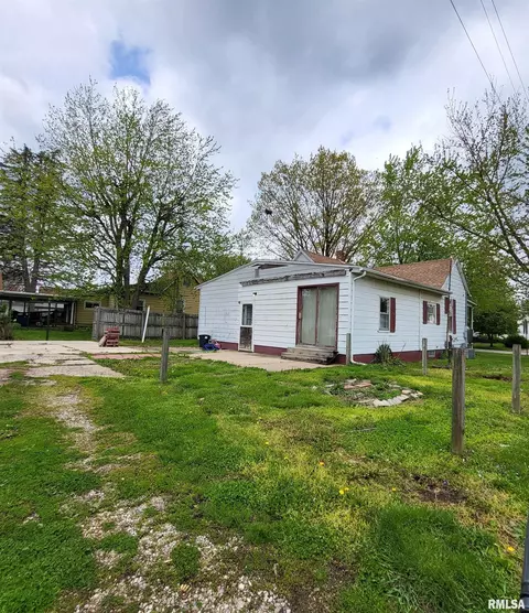 1058 Elm St, Canton, IL 61520 photo 3