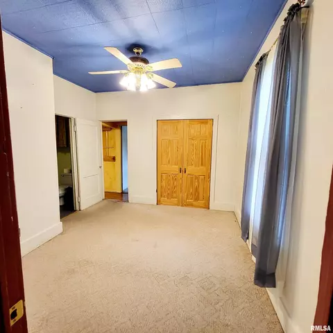 1058 Elm St, Canton, IL 61520 photo 22