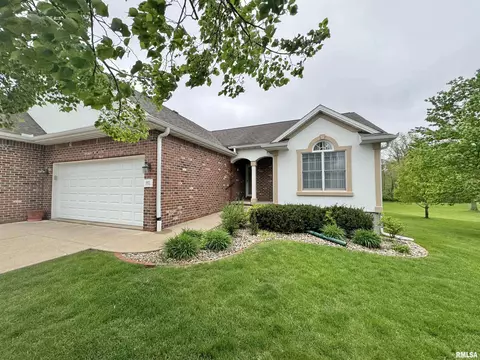 1912 W Courtside Dr, Peoria, IL 61614