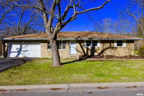 4605 N Lyndale Ter, Peoria, IL 61614