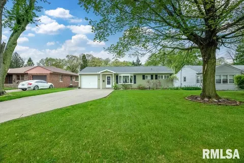 18 Cherry St, Bartonville, IL 61607