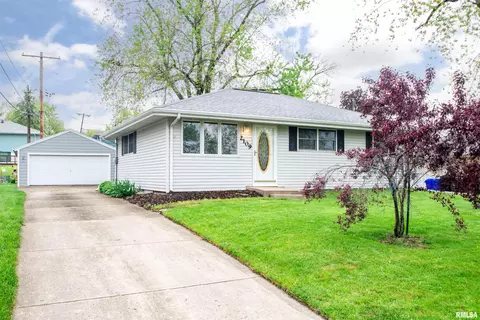 2109 W Austin Dr, Peoria, IL 61614
