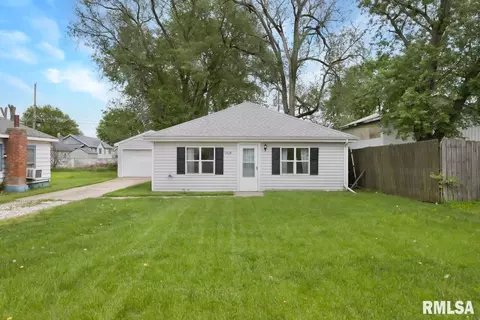 1814 Quaker St, Pekin, IL 61554