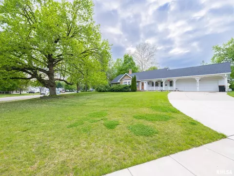 700 Crestview Dr, Washington, IL 61571 photo 2