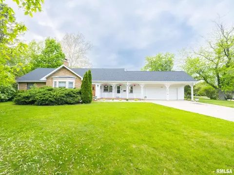 700 Crestview Dr, Washington, IL 61571