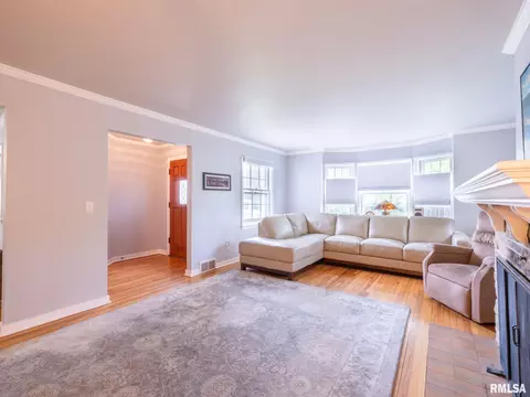 700 Crestview Dr, Washington, IL 61571 photo 5