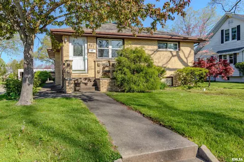 411 S Main St, Morton, IL 61550