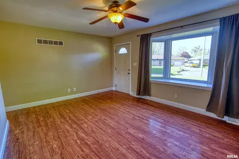 116 E Jadewood St, Morton, IL 61550 photo 4