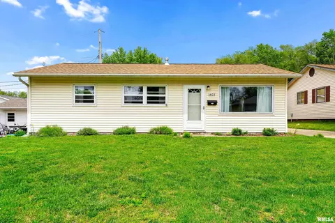 1403 Arthur St, Pekin, IL 61554