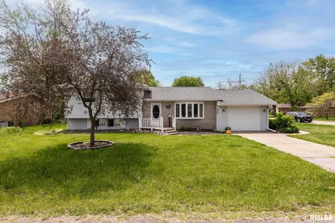 600 E Meadow Lawn, Manito, IL 61546