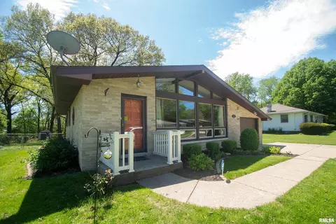 1012 Desoto Dr, Bartonville, IL 61607
