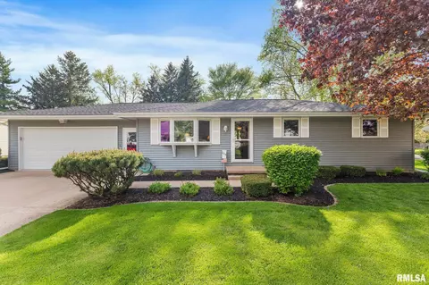 105 Lakecrest Dr, Morton, IL 61550