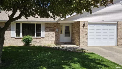 1671 E Myrtle St, Canton, IL 61520 photo 2