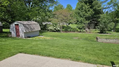 1671 E Myrtle St, Canton, IL 61520 photo 27