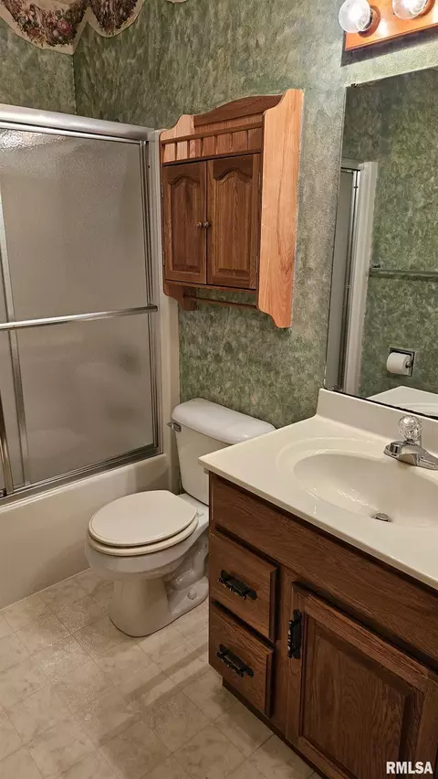 1671 E Myrtle St, Canton, IL 61520 photo 13