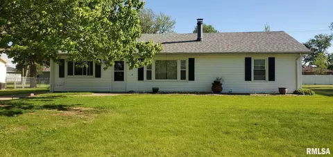 110 Stonegate Dr, Canton, IL 61520 photo 1