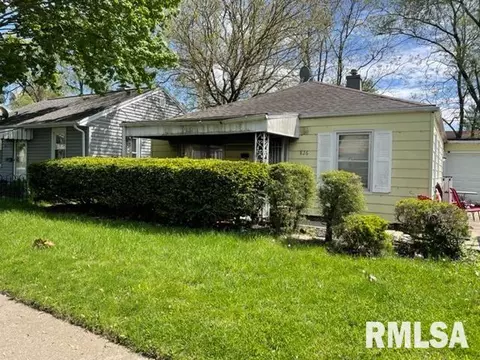 826 W Bartlett Ct, Peoria, IL 61604