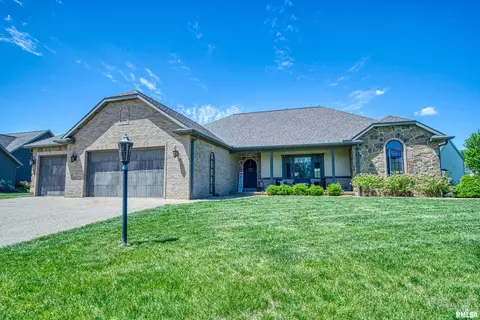 3715 E Camden Cir, Chillicothe, IL 61523