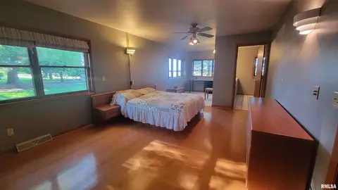 Bedroom - 1403 Carolbeth Ave, Macomb, IL 61455 photo 2 of 4
