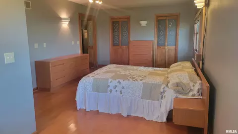 Bedroom - 1403 Carolbeth Ave, Macomb, IL 61455 photo 1 of 4