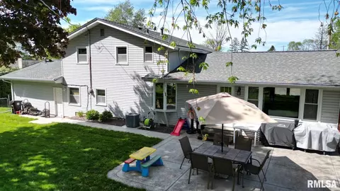 Exterior - 412 Edgewood St, Morton, IL 61550 photo 10 of 11