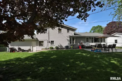 Exterior - 412 Edgewood St, Morton, IL 61550 photo 4 of 11