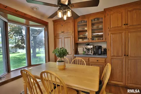 Dining - 412 Edgewood St, Morton, IL 61550 photo 1 of 1