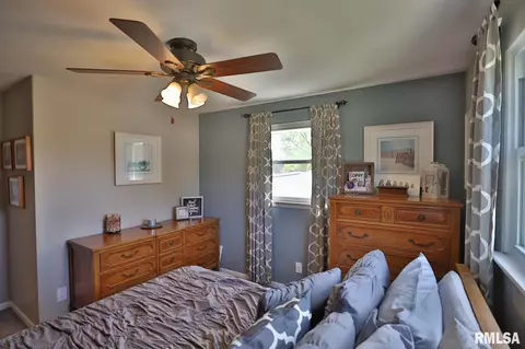 Bedroom - 412 Edgewood St, Morton, IL 61550 photo 8 of 9