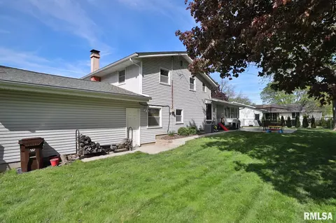 Exterior - 412 Edgewood St, Morton, IL 61550 photo 3 of 11