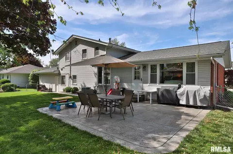 Exterior - 412 Edgewood St, Morton, IL 61550 photo 5 of 11