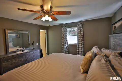 Bedroom - 412 Edgewood St, Morton, IL 61550 photo 4 of 9