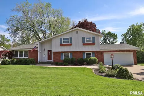 412 Edgewood St, Morton, IL 61550