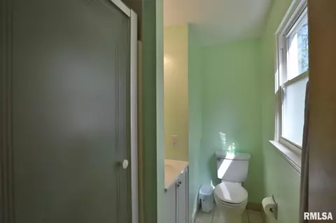 Bath - 412 Edgewood St, Morton, IL 61550 photo 3 of 6