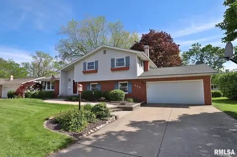Exterior - 412 Edgewood St, Morton, IL 61550 photo 2 of 11