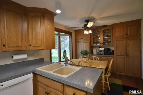 Kitchen - 412 Edgewood St, Morton, IL 61550 photo 2 of 3