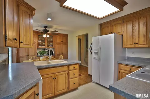 Kitchen - 412 Edgewood St, Morton, IL 61550 photo 3 of 3